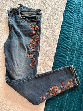 DRIFTWOOD Jackie High Rise Floral Embroidered Blue Denim Jeans, so cute!